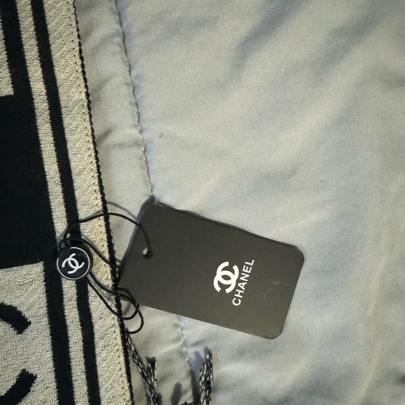 reversible, Chanel scarf  - Picture 3 of 5